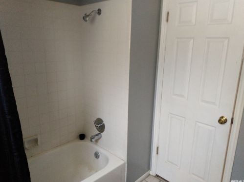 8758 1365, Taylorsville UT 84088-9127 exterior