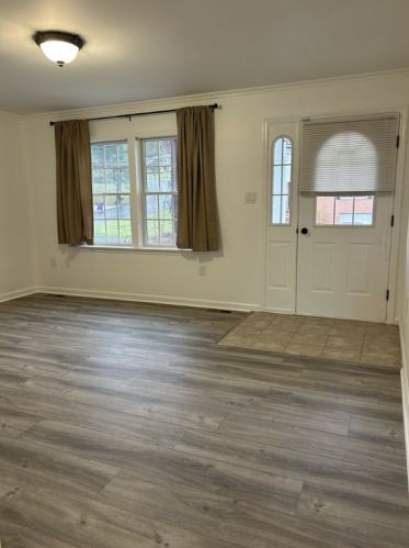 650 Harborview Dr, Pittsburgh, PA 15239-2822