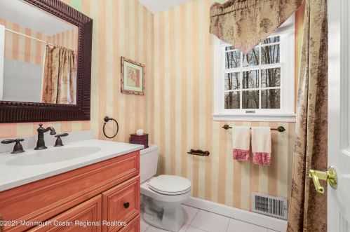 14 Burdge Dr, Middletown NJ 07748-1860 exterior