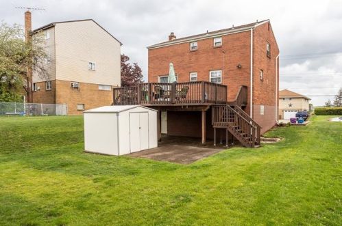 523 Regency Dr, Pittsburgh, PA 15239-1713