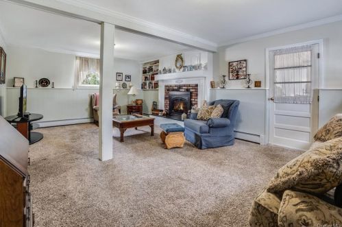 102 Meadow Ln, Poughkeepsie NY 12603-3278 exterior