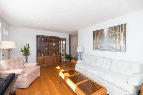 15 Bright St, Enfield CT 06082-5101 exterior