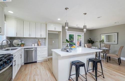 5501 Arizona Dr, Concord CA  94521-4026 exterior