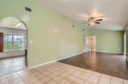 5205 Feather Crk Dr, Fort Pierce FL 34951-2327 exterior