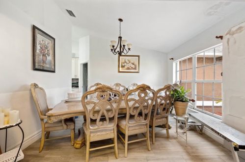 572 Mccomb Ave, Fort Pierce FL 34953-3924 exterior