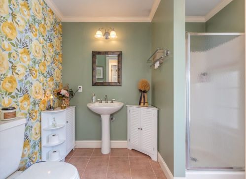 2 Asa Dr, Concord NH  03304-4012 exterior