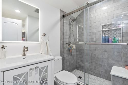 6 Stevens Pl, Hazlet NJ  07730-1205 exterior