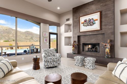 6185 Avenida De Chaparron, Tucson AZ  85750-1244 exterior