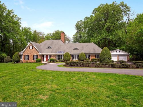 10717 Burbank Dr, Rockville, MD 20854-1555