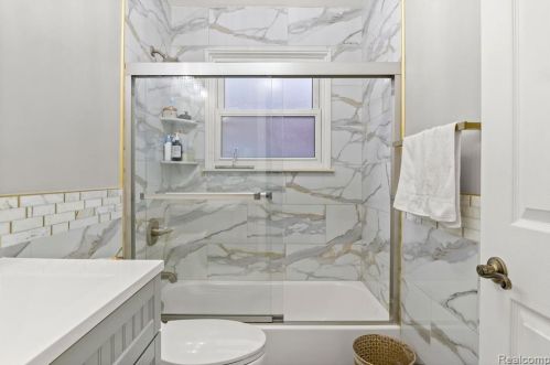 6126 Cambourne Rd, Dearborn Heights MI 48127-3916 exterior