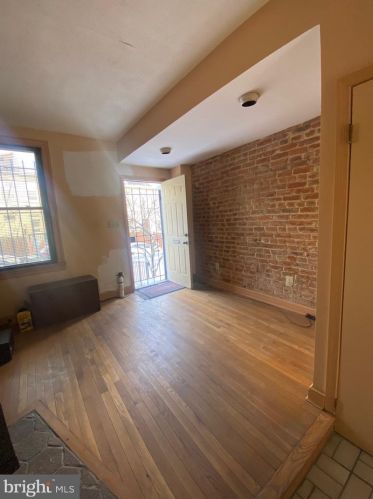 546 Hobart Pl, Washington, DC 20001-2914