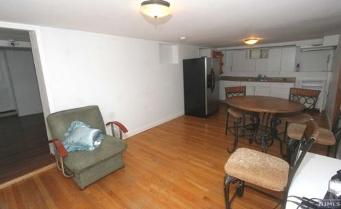 95 Clinton Pl, East Rutherford NJ 07073-1323 exterior