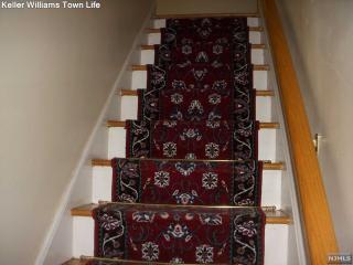 25 Lawn Dr, Teaneck NJ  07666-5605 exterior