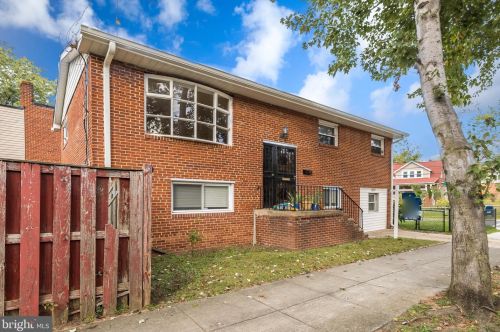 4540 Dix St, Washington, DC 20019-4668