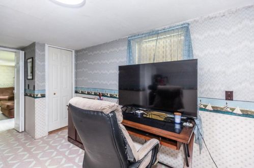 228 Grandview Ave, Woonsocket RI 02895-2752 exterior