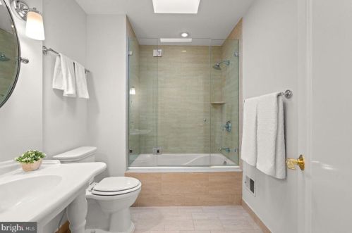 613 Royal St, Alexandria VA  22314-2031 exterior