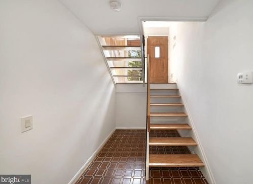 10618 Great Arbor Dr, Rockville MD 20854-4220 exterior