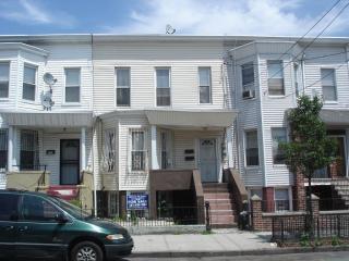 495 Chestnut St, Brooklyn NY  11208-2620 exterior