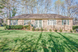 1141 Huntsmoor Dr, Gastonia, NC 28054-7247