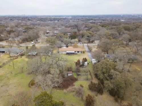 7404 Frst Wood Rd, Austin TX 78745-6220 exterior