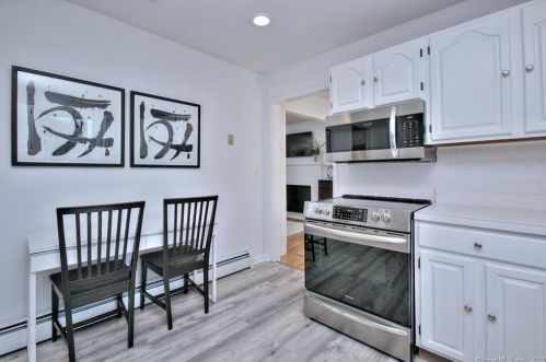 26 Bauer Pl, Westport CT 06880-4101 exterior