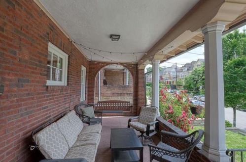 5525 Avondale Pl, Pittsburgh, PA 15206-1405