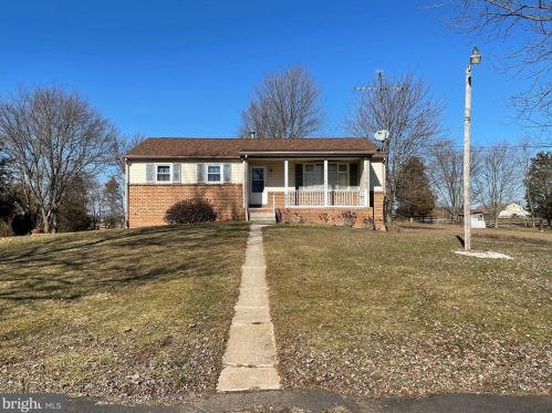 4432 Hanover Rd, Hanover, PA 17331-8906