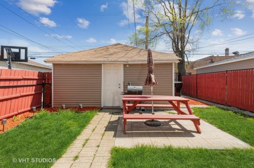 7029 Artesian Ave, Chicago IL 60629-1423 exterior