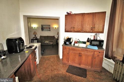 704 Chelten Ave, Philadelphia PA 19126-3712 exterior