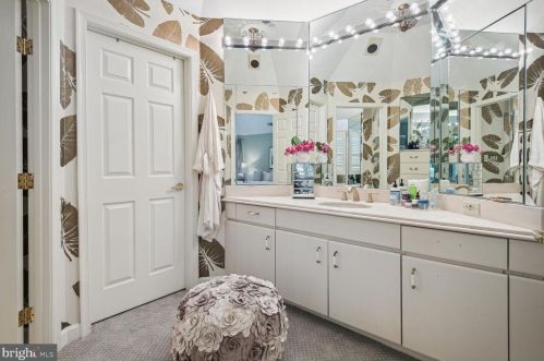 9906 Avenel Farm Dr, Rockville MD 20854-5410 exterior