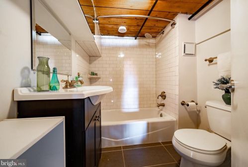 309 Arch St, Philadelphia PA 19106-1810 exterior