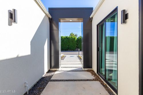 3118 42nd St, Phoenix AZ  85018-6418 exterior