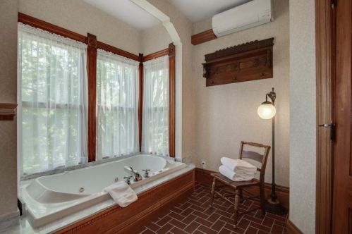 626 4th St, Stillwater MN 55082-4827 exterior