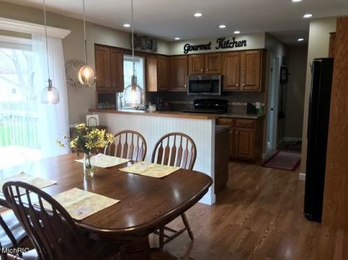 2102 Monte Ave, Meskegon MI 49444-4524 exterior