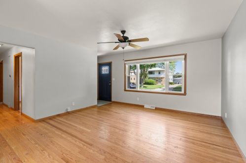 1425 Cudahy Ave, Milwaukee, WI 53221-2853