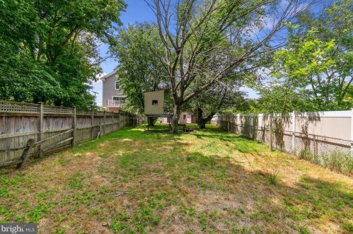 13763 Travilah Rd, Rockville MD 20850-3532 exterior