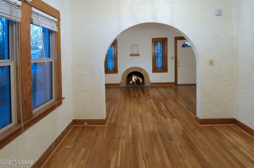 1921 Hawthorne St, Tucson, AZ 85719-4935