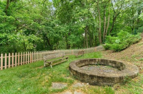 1351 Redfern Dr, Pittsburgh PA  15241-2932 exterior