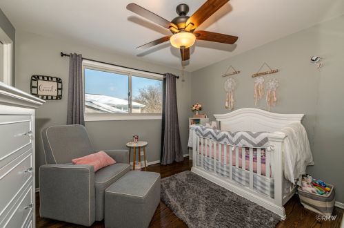 828 Stratford Ave, Elmhurst IL 60126-4651 exterior