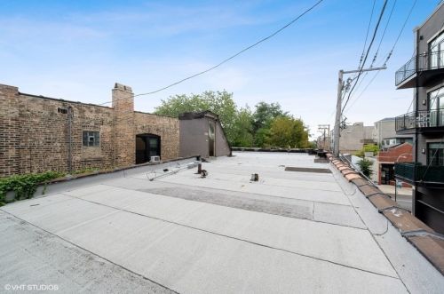 1342 Roscoe St, Chicago IL 60618-5132 exterior