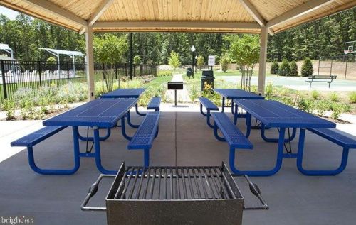 963 Indigo Bunting Ln, Glen Burnie MD 21060-8325 exterior