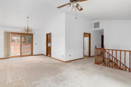 11 Primrose Ln, Providence, RI 02919-2889