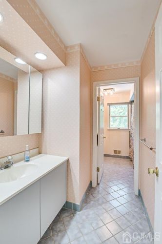 102 King St, Edison NJ 08820-1023 exterior