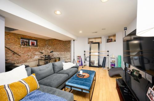 3220 Un Ave, Chicago IL 60616-4776 exterior