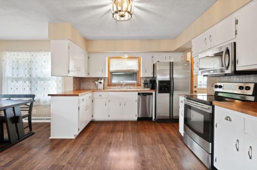 7925 Holt Ave, Milwaukee WI 53219-3845 exterior