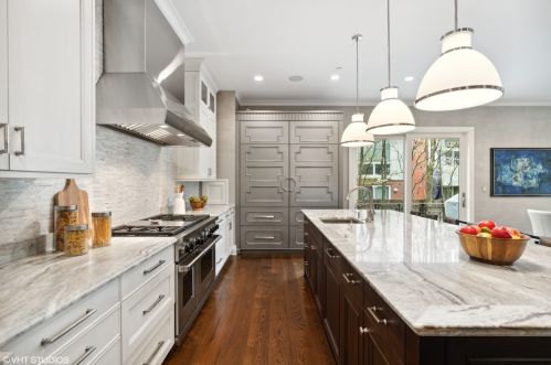 2900 Hermitage Ave, Chicago IL 60609-2733 exterior