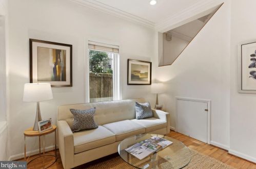 407 5 St, Washington DC 20003-2051 exterior