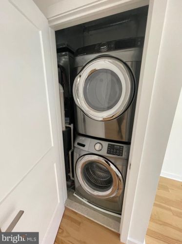 924 15 St, Philadelphia PA 19146-2141 exterior