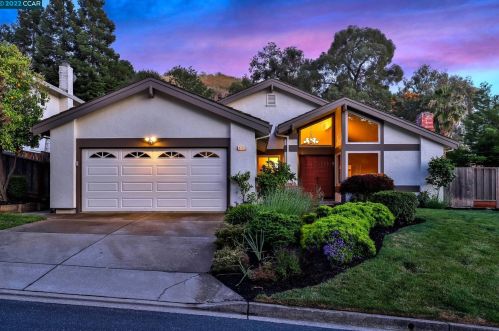 3020 Shetland Dr, Concord, CA 94523-1617