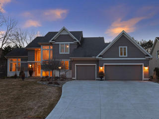 1578 Corral Ln, Saint Paul, MN 55125-8885